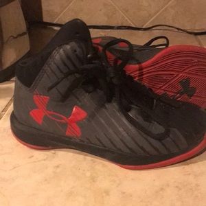 Kids basketball shoes